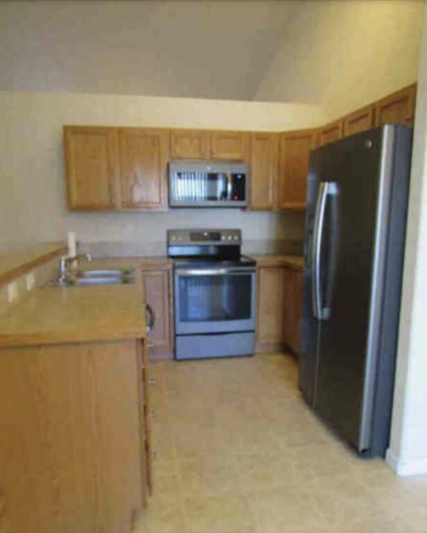 Building Photo - 915 Alta Mae St