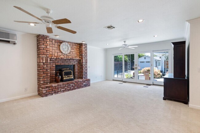 Building Photo - 3220 Fieldcrest Dr