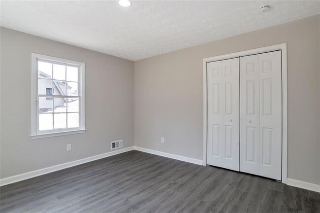 Building Photo - 4620 Central Dr