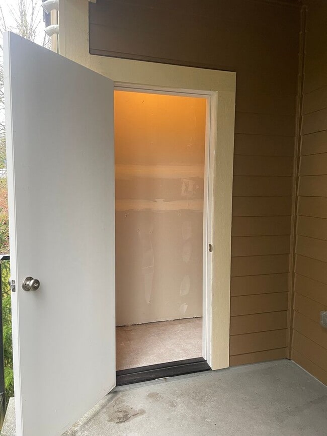 Building Photo - 2 bed/1 bath in Southeast Redmond