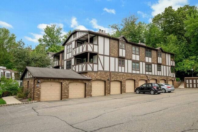 Building Photo - 21 Heritage Dr
