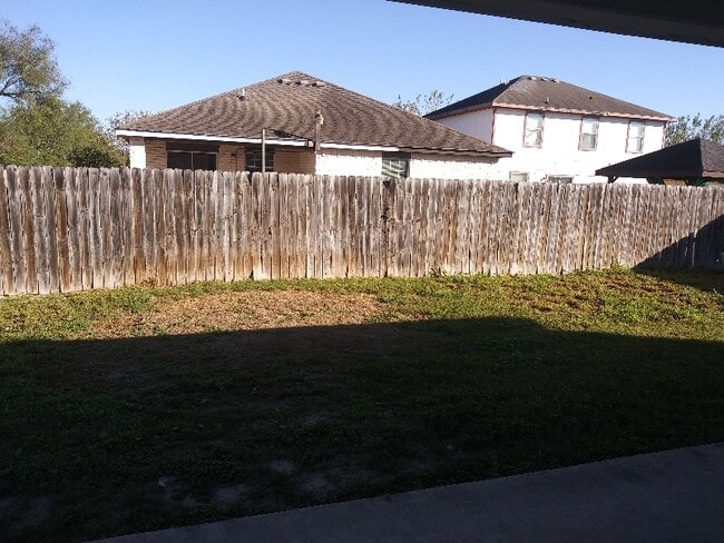 Building Photo - 4720 Sandpiper Ave