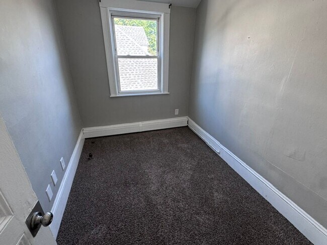 Building Photo - 20 Alcott St