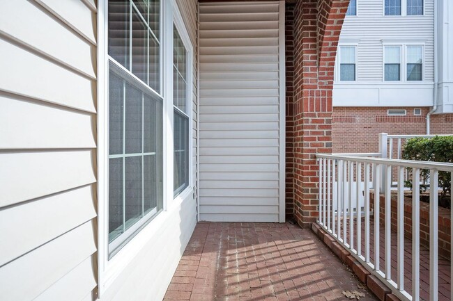 Building Photo - 171 Somervelle St