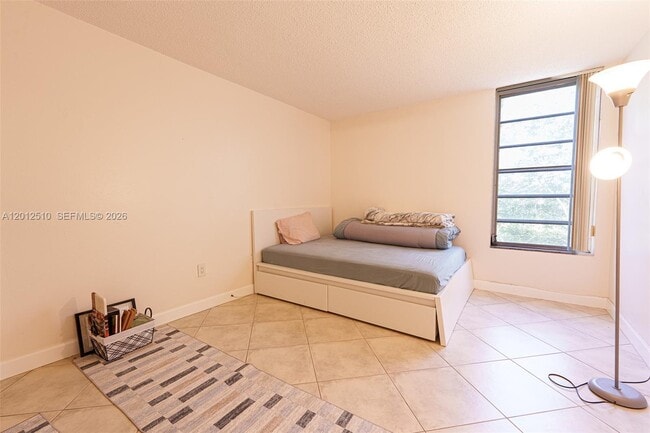 Building Photo - 8870 Fontainebleau Blvd