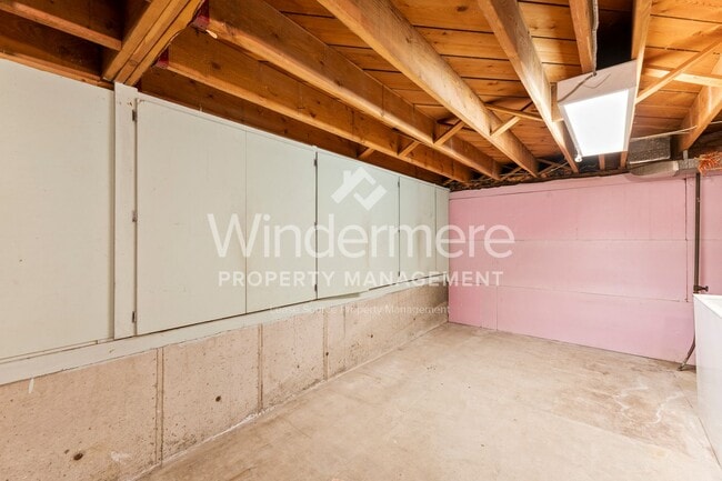 Building Photo - 2115 W Kiernan Ave