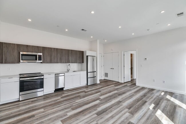 Building Photo - Northern Liberties 1 Bedroom - Parking Available