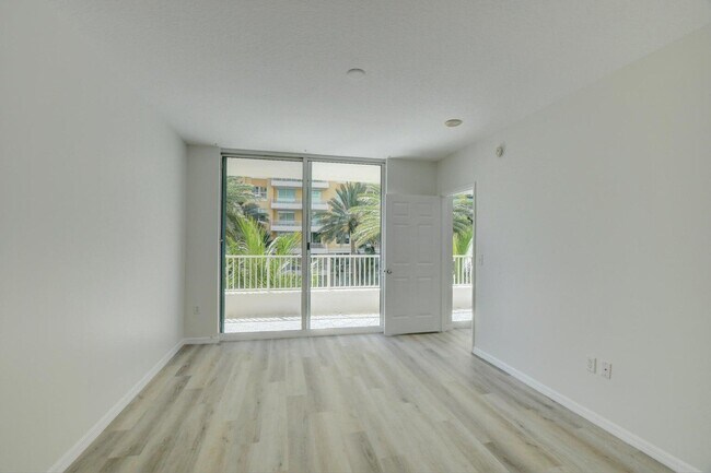 Building Photo - 700 E Boynton Beach Blvd