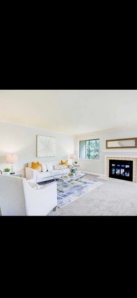 Building Photo - 1728 Calais Ct