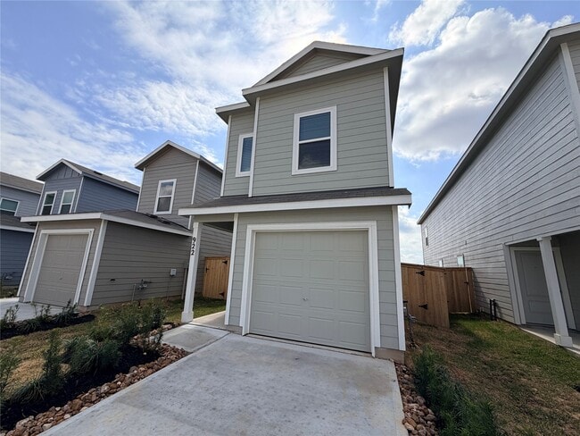 Building Photo - 922 Pertuso Ln