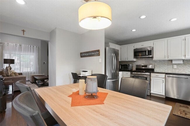 Building Photo - 15 Abbey Brook Pl