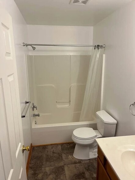 Building Photo - 35 Catalpa Dr