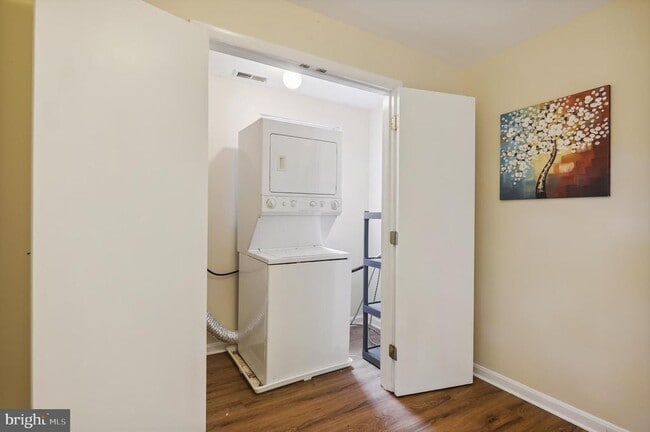 Building Photo - 517 Carmody Hills Dr