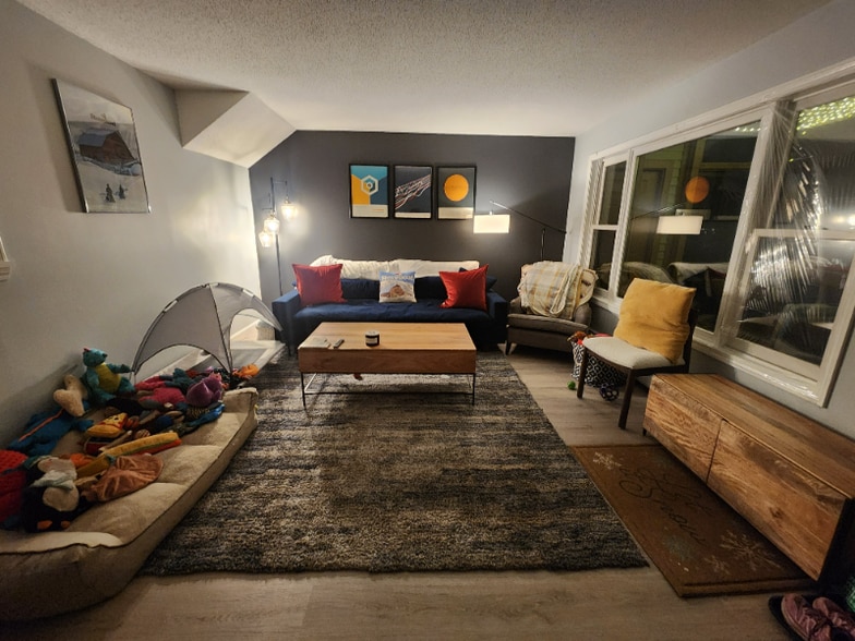 Building Photo - 205 Forest Dr