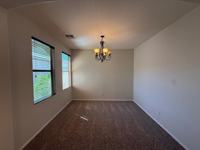 Building Photo - 906 W Glenmere Dr