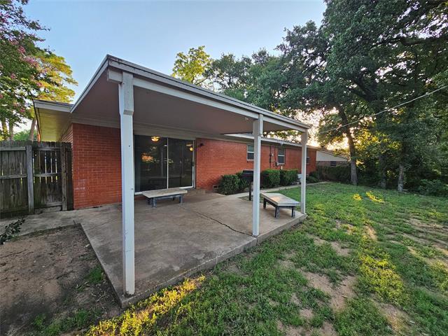 Building Photo - 800 Valley View Dr