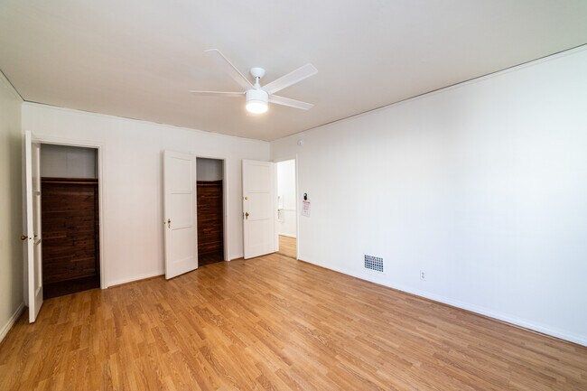 Building Photo - 452 S New Hampshire Ave