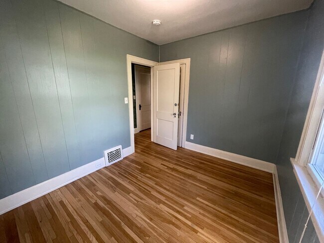 Building Photo - Incredible Lake Views-Spacious 6 Bedroom Home