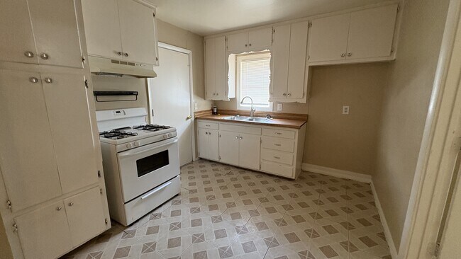Building Photo - 2833 SW 48th St