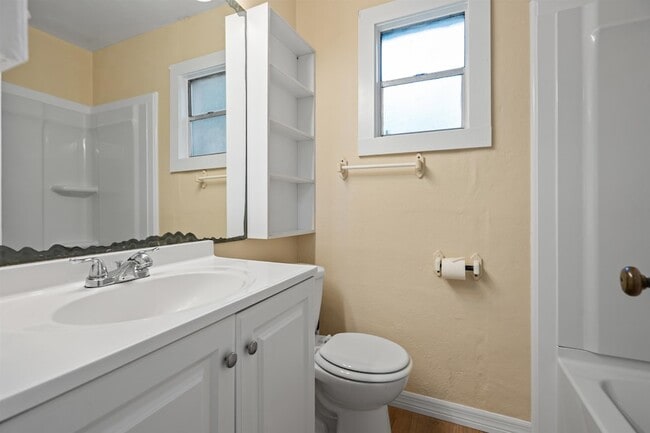 Building Photo - 347 Lena St