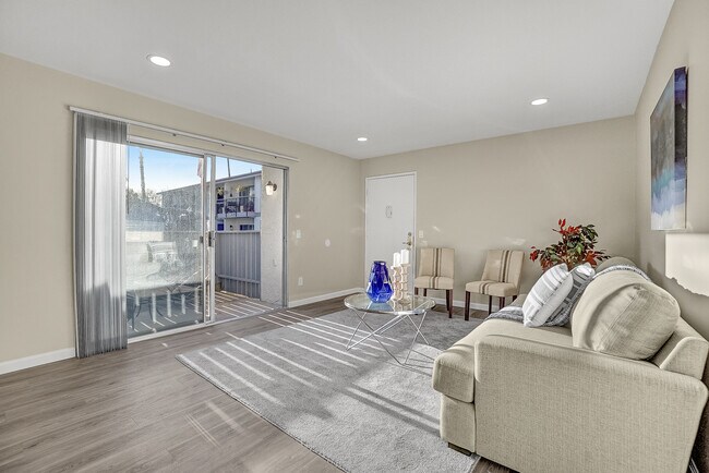 Building Photo - La Casitas Apartments