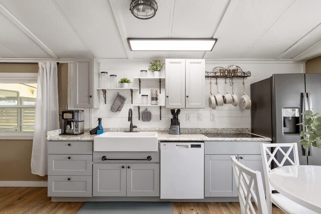 Building Photo - 10034 Hamp Dr