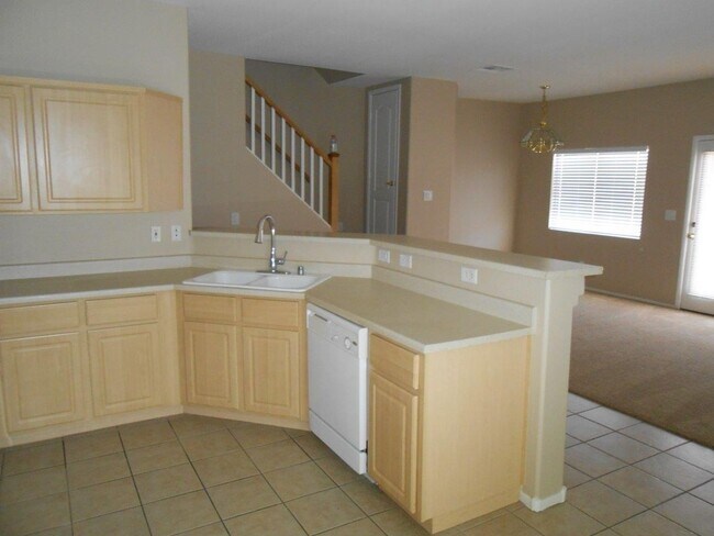 Building Photo - Beautiful Spacious Townhome in Gated Community