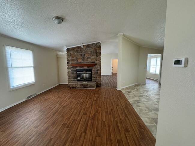 Building Photo - Gordon Rd Area - Doublewide 2000+ sq. ft.