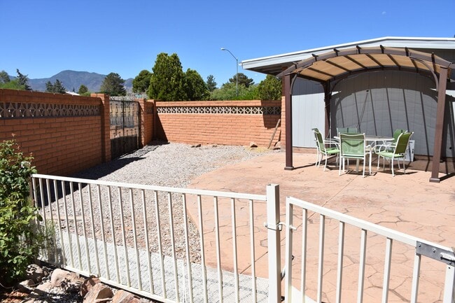 Building Photo - Great home in Mature Neighborhood