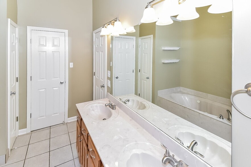 Building Photo - 7343 Bridle Ln