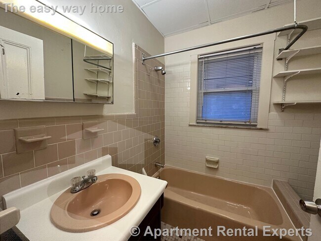 Building Photo - 36-38 Princeton St Unit #2