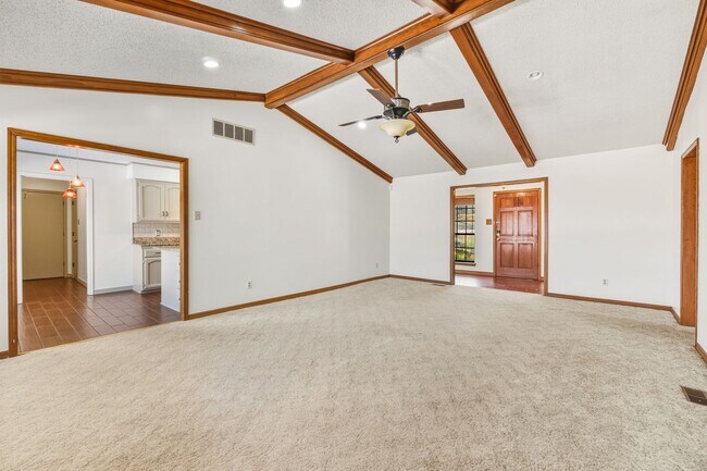 Building Photo - Beautiful 3 Bed / 2 Bath Home in Fort Smith (0.73 Acre Lot)