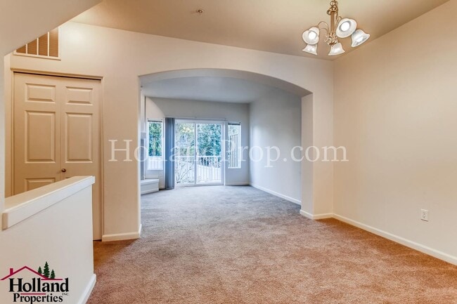 Building Photo - Experience Comfort and Style in This Elegant Murrayhill Townhome!