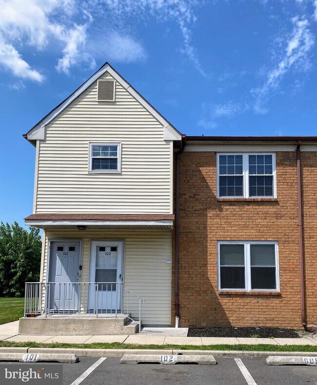 Building Photo - 102 Sandstone Ct