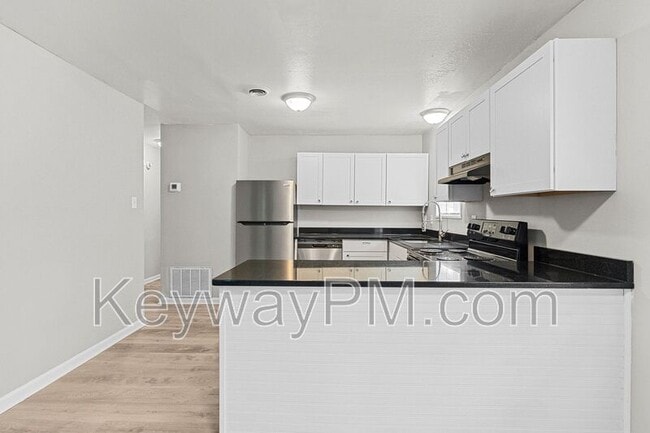 Building Photo - 3630 Columbine Dr