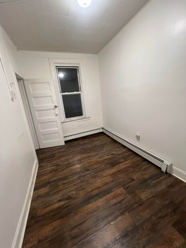 Building Photo - 1511 46th St