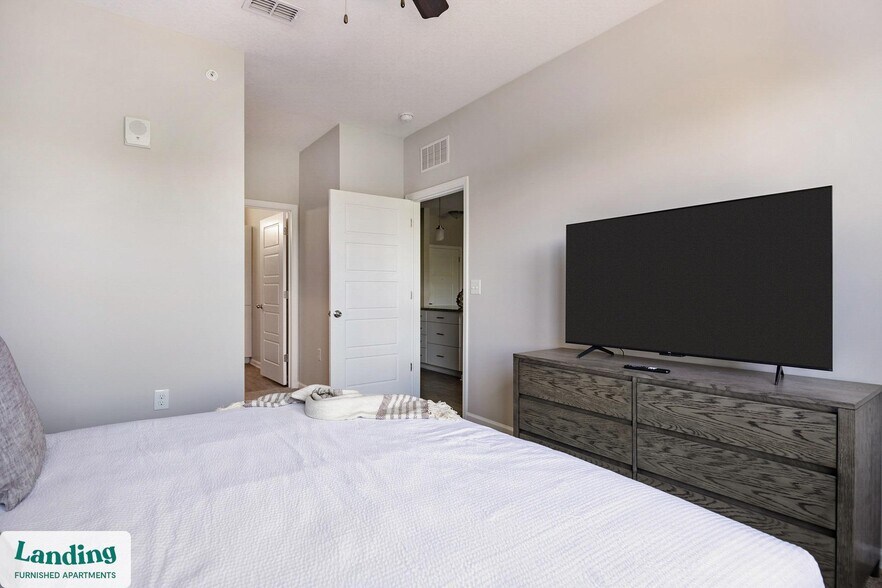 Building Photo - 2300 Tapestry Park Dr