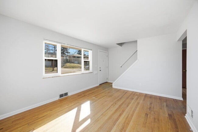 Building Photo - DELHI - Charming Brick Cape Cod 3-4 bed 1.5 bath.