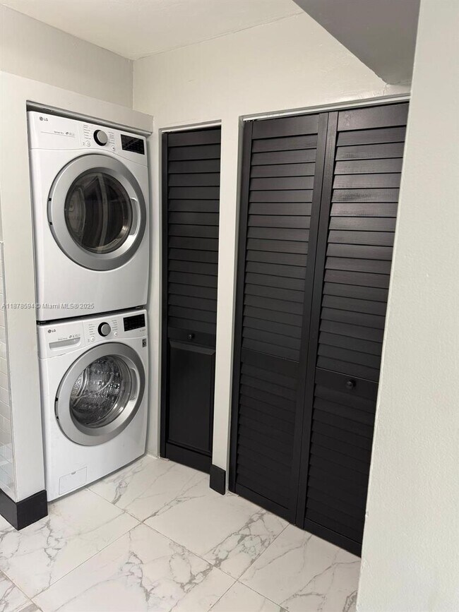 Building Photo - 6921 SW 129th Ave