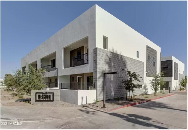 Building Photo - 1111 E Missouri Ave