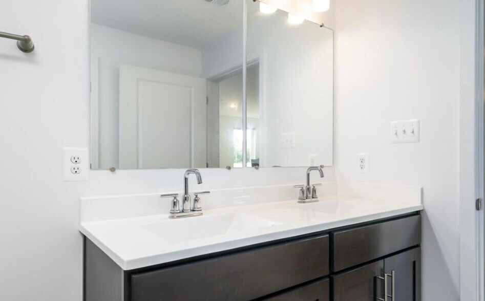 Building Photo - 1618 Blacksmith Wy