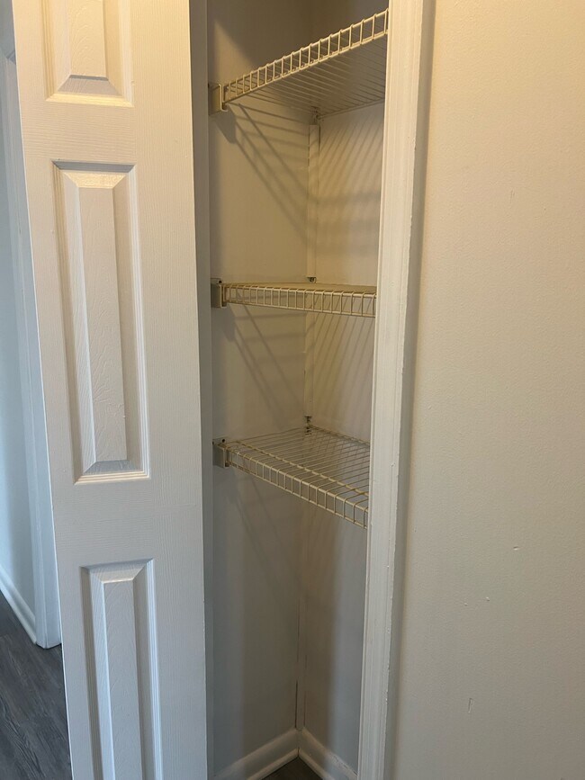 Building Photo - 609 N Stonestreet Ave