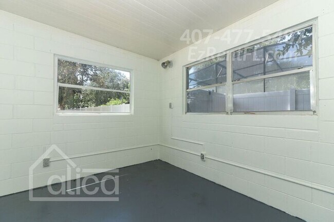 Building Photo - 135 W Chesley Ave