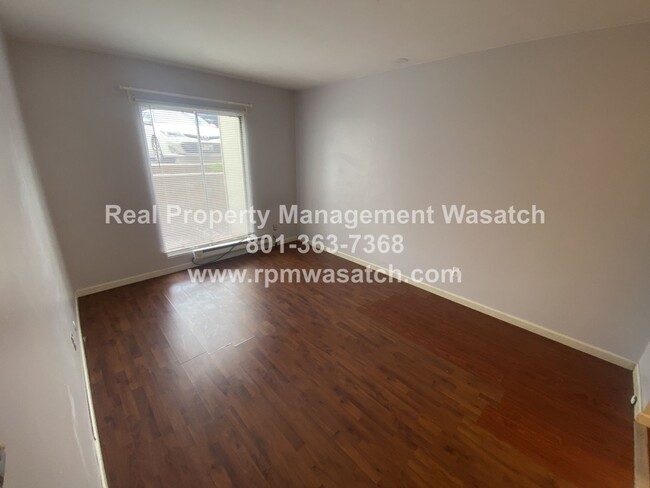 Building Photo - Come See This Charming 1-Bedroom 1 Bathroo...