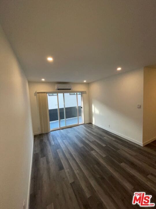 Building Photo - 1840 N Gramercy Pl