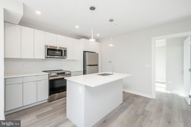 Building Photo - 3449 Scotts Ln