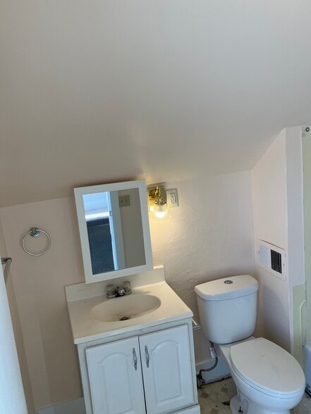 Building Photo - 327 5th Ave