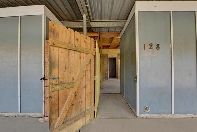Building Photo - 128 Goodson Dr
