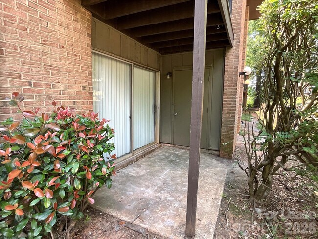 Building Photo - 415 Orchard Trace Ln
