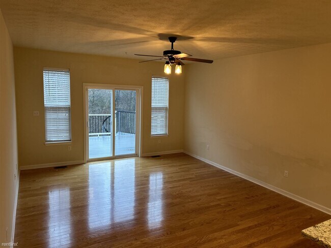 Building Photo - 4 br, 3.5 bath Townhome - 120 Robert Street